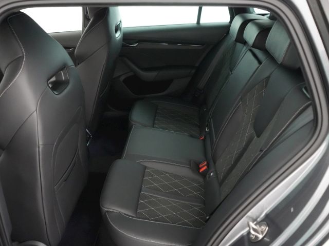 Octavia COMBI RS iV DSG+NAVI+RÜCKFAHRKAMERA+SITZ