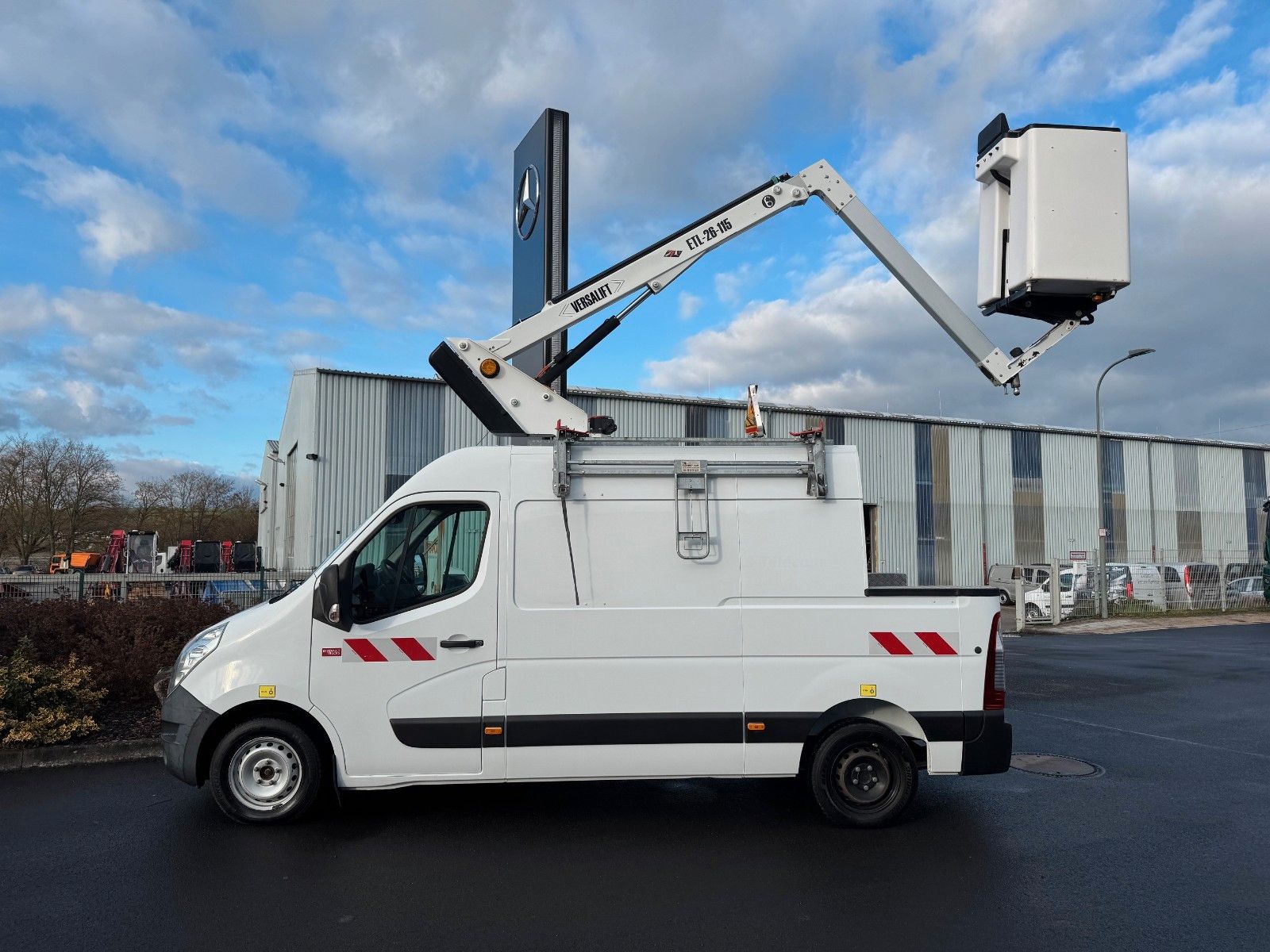 Fahrzeugabbildung Renault Master 2.3 dCi / VERSALIFT ETL-26, 11,3m