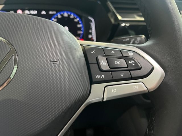 Fahrzeugabbildung Volkswagen Touran 1.5 TSI DSG HIGHLINE IQ.DRIVE LED R-LINE