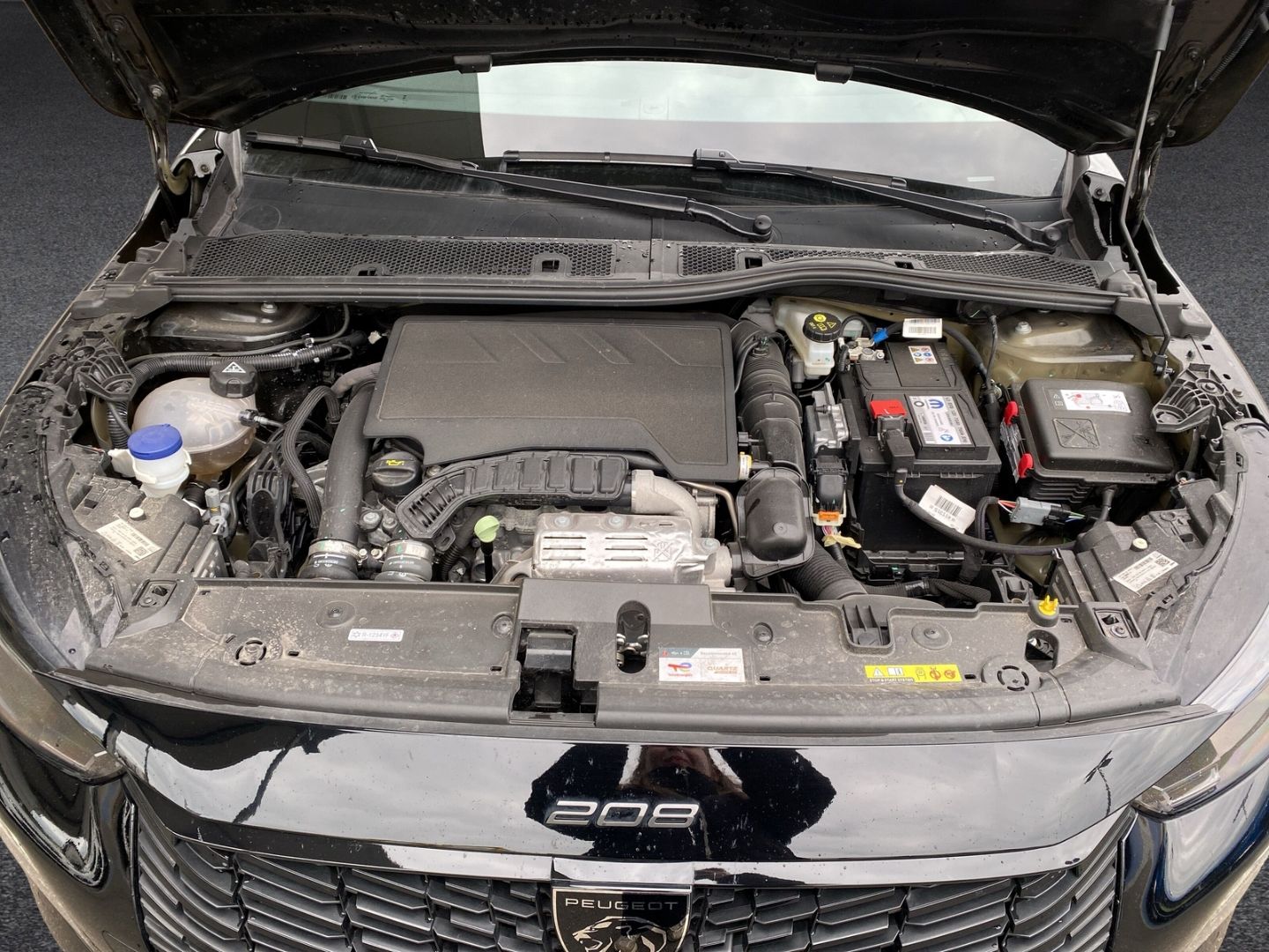 Fahrzeugabbildung Peugeot 208 GT 1.2 PureTech 100 EU6e *Navi*RFK*Sitzh.*LE