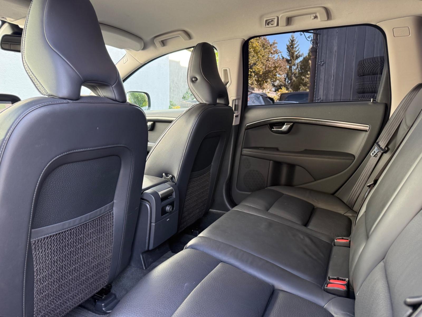 Volvo XC70 D4 163 ch Momentum • Cuir • GPS • Bi-Xénon • Webasto • Sièges enfants intégrés
