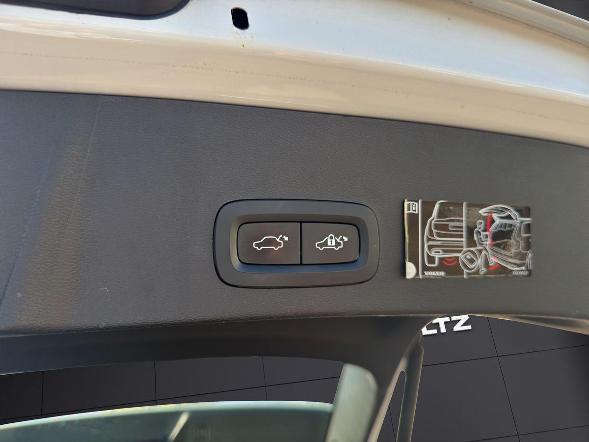 Volvo XC40 Momentum 2WD LEDER KAMERA LED SITZH MEMORY
