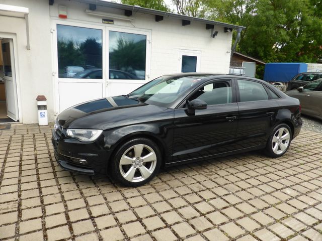 Audi A3 Lim.Xenon LED Navi Sportsitze S-line Pake PDC