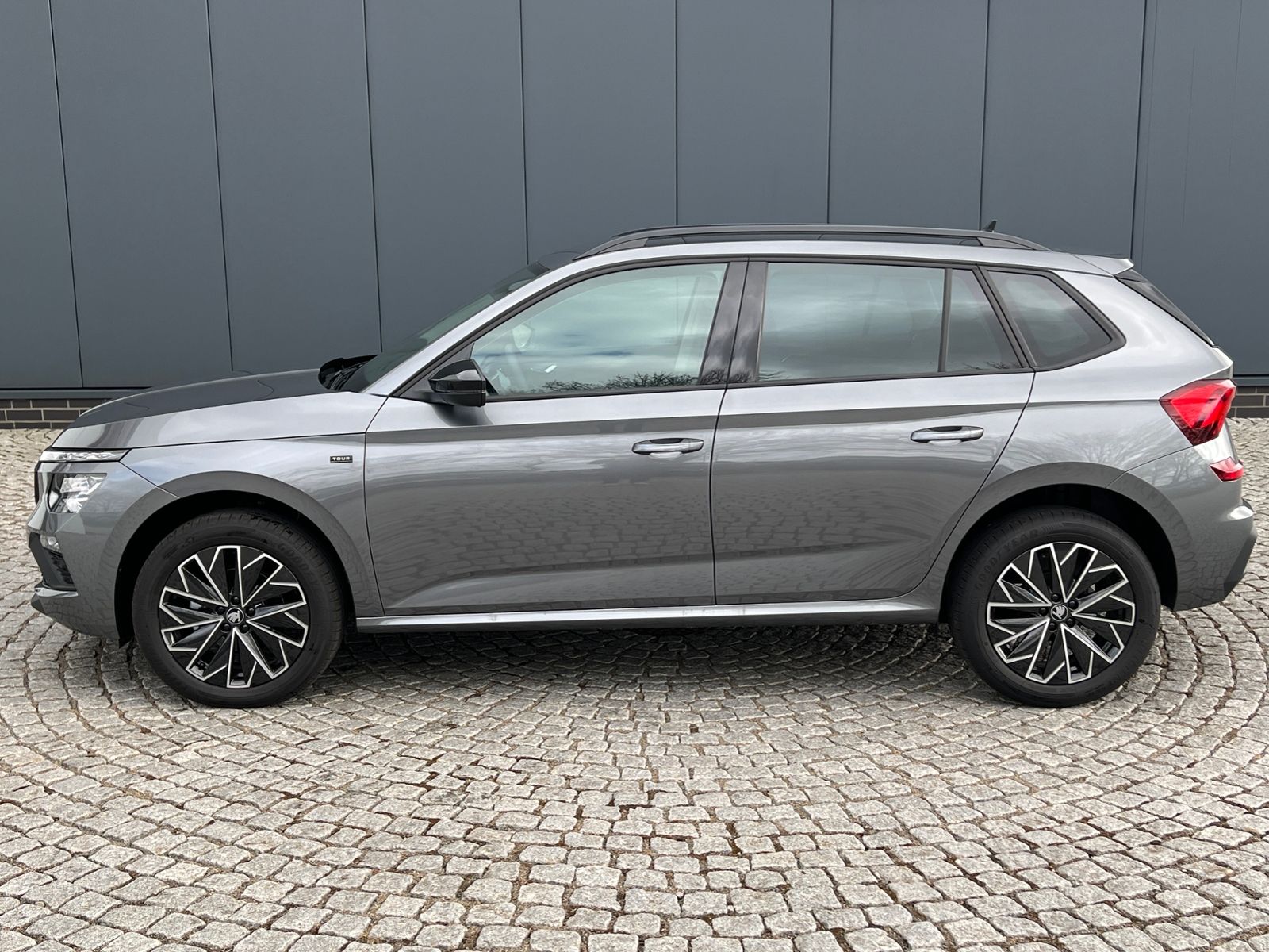 Fahrzeugabbildung SKODA Kamiq Tour 1.0 TSI DSG *AHK, ACC, 17"-LM*
