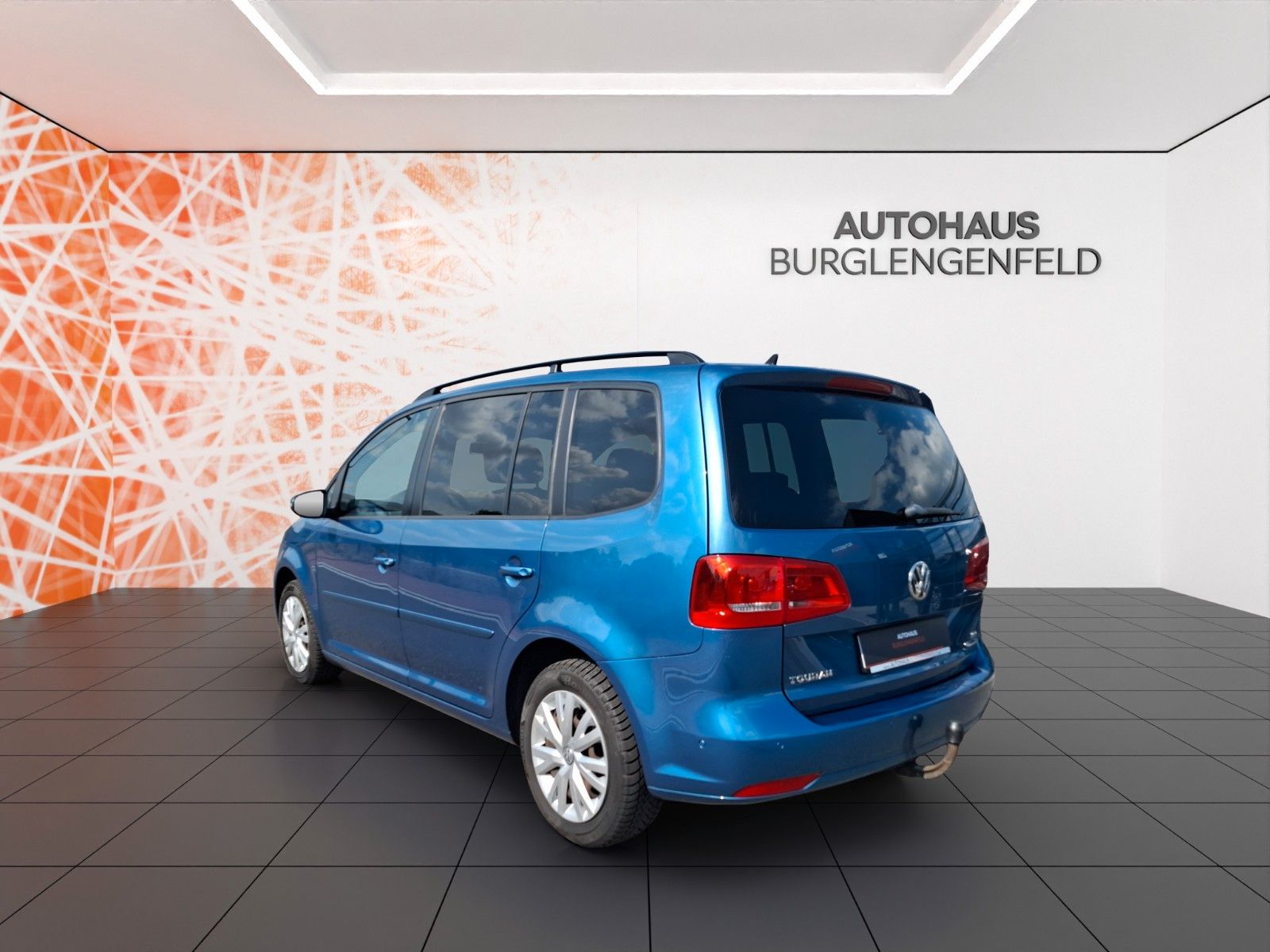 Fahrzeugabbildung Volkswagen Touran Comfortline BMT ! 7-Sitzer ! Navi ! AHK !