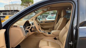 Porsche Cayenne - 8