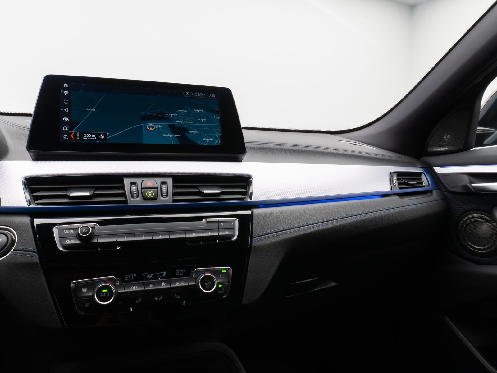 Fahrzeugabbildung BMW X2 M35i Kamera HUD DAB H/K Navi+ Alarm 19Zoll