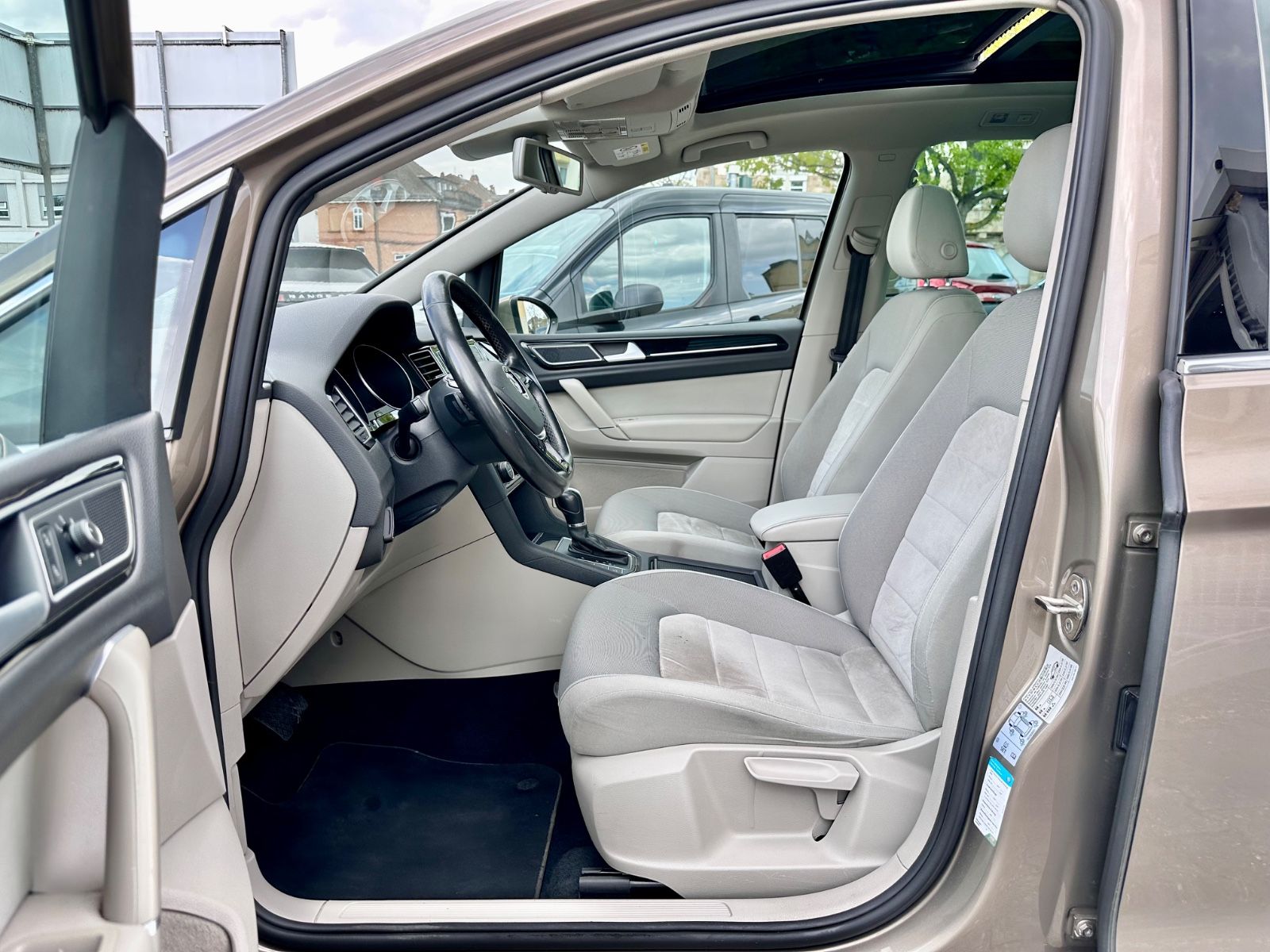 Fahrzeugabbildung Volkswagen GOLF SPORTSVAN VII HIGHLINE*MOD.2016+PANO+AUTOM.