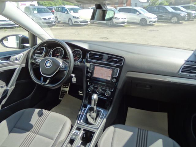 Fahrzeugabbildung Volkswagen Golf VII Lim. Allstar/DSG/Xenon/Navi/2.Hd/150PS/