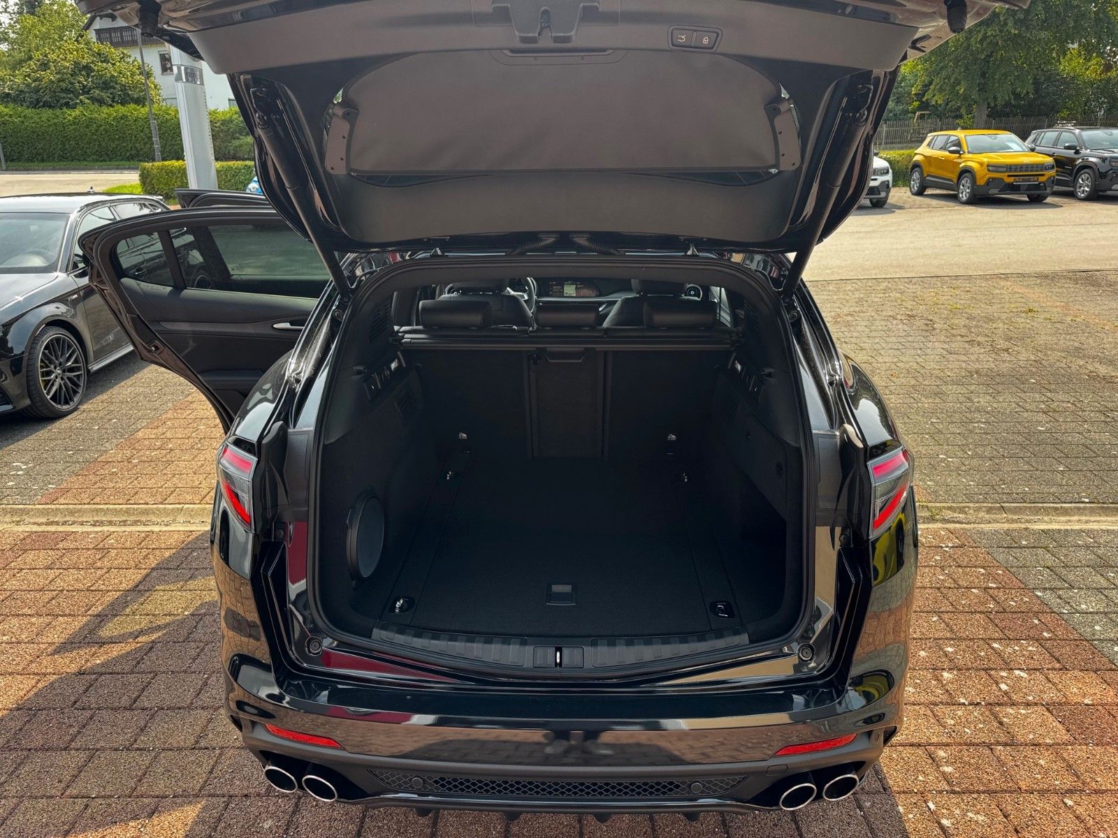 Fahrzeugabbildung Alfa Romeo Stelvio 2.9 V6 Bi-T.  Quadrifoglio NAVI ALLRAD