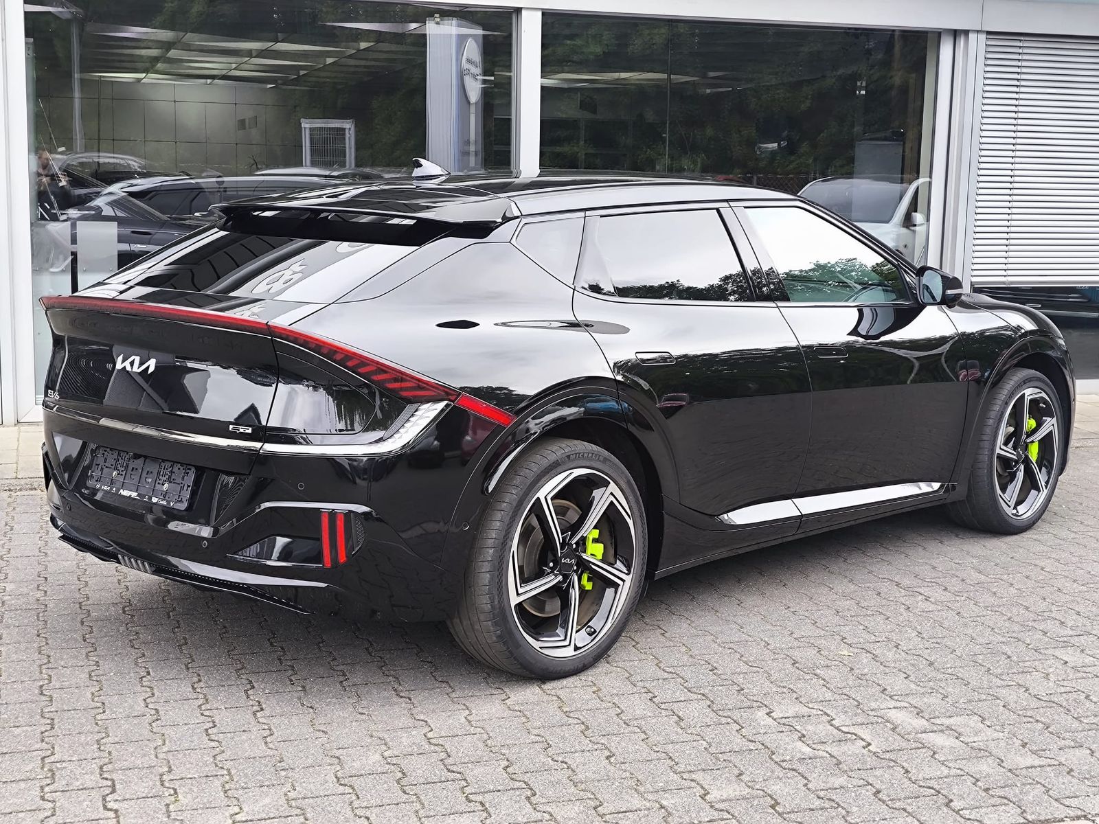 Fahrzeugabbildung Kia EV6 GT 4WD WERKSGAR+NAVI+LED+SHZ+WP+KAM+ACC+DAB+
