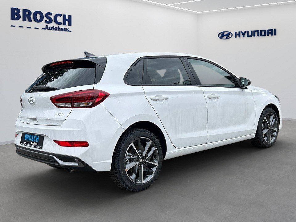Fahrzeugabbildung Hyundai i30 MY25 1.5T 48V 7DCT ADVANTAGE NAV+LED+KAMERA+