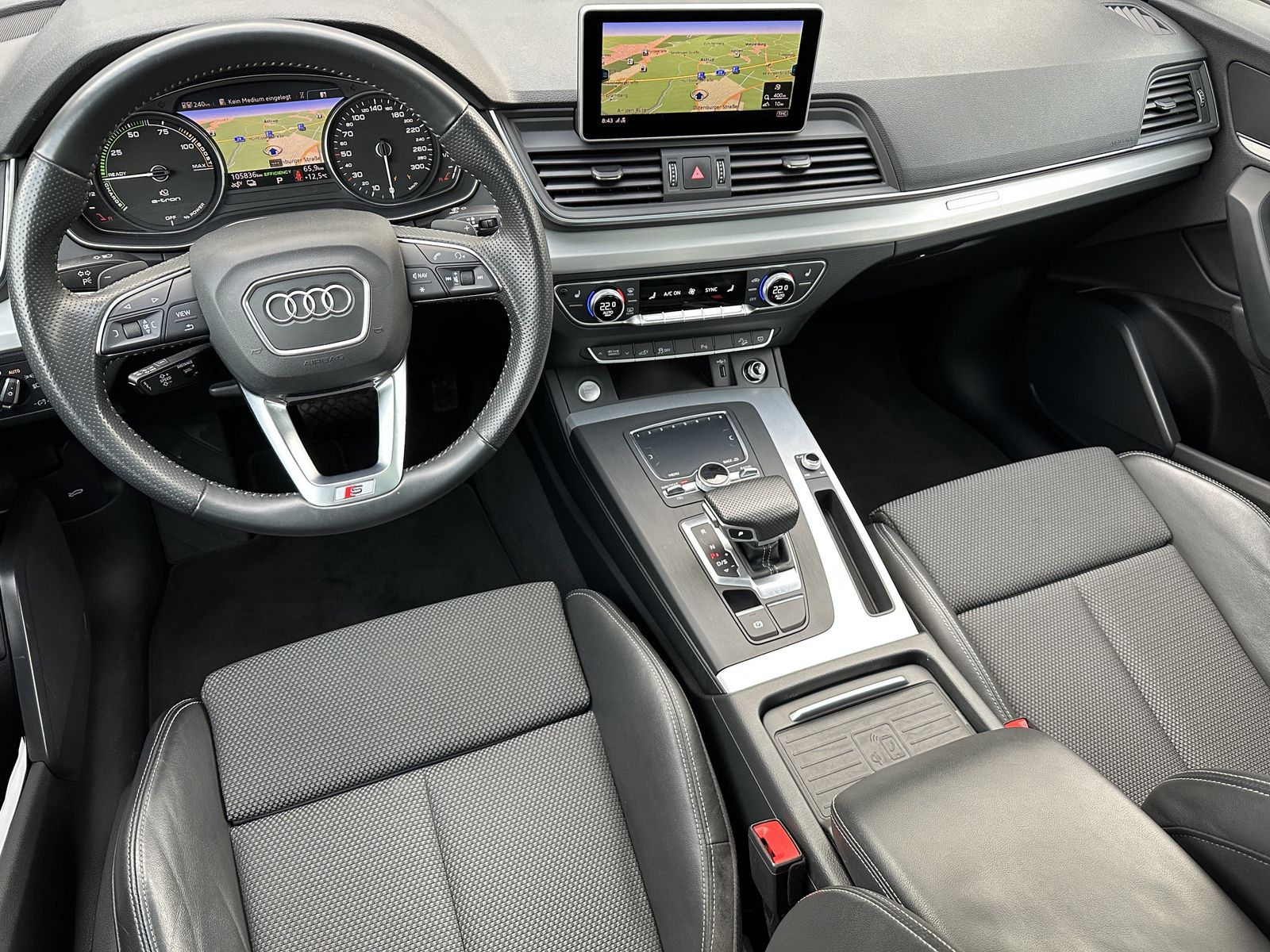 Fahrzeugabbildung Audi Q5 55 TFSIe Qu S-Line NAV+LED+AHK+VCOCK+PANO+SHZ