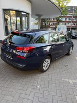 Hyundai i30 1.4 Pure Pure - Hyundai i30: Pure