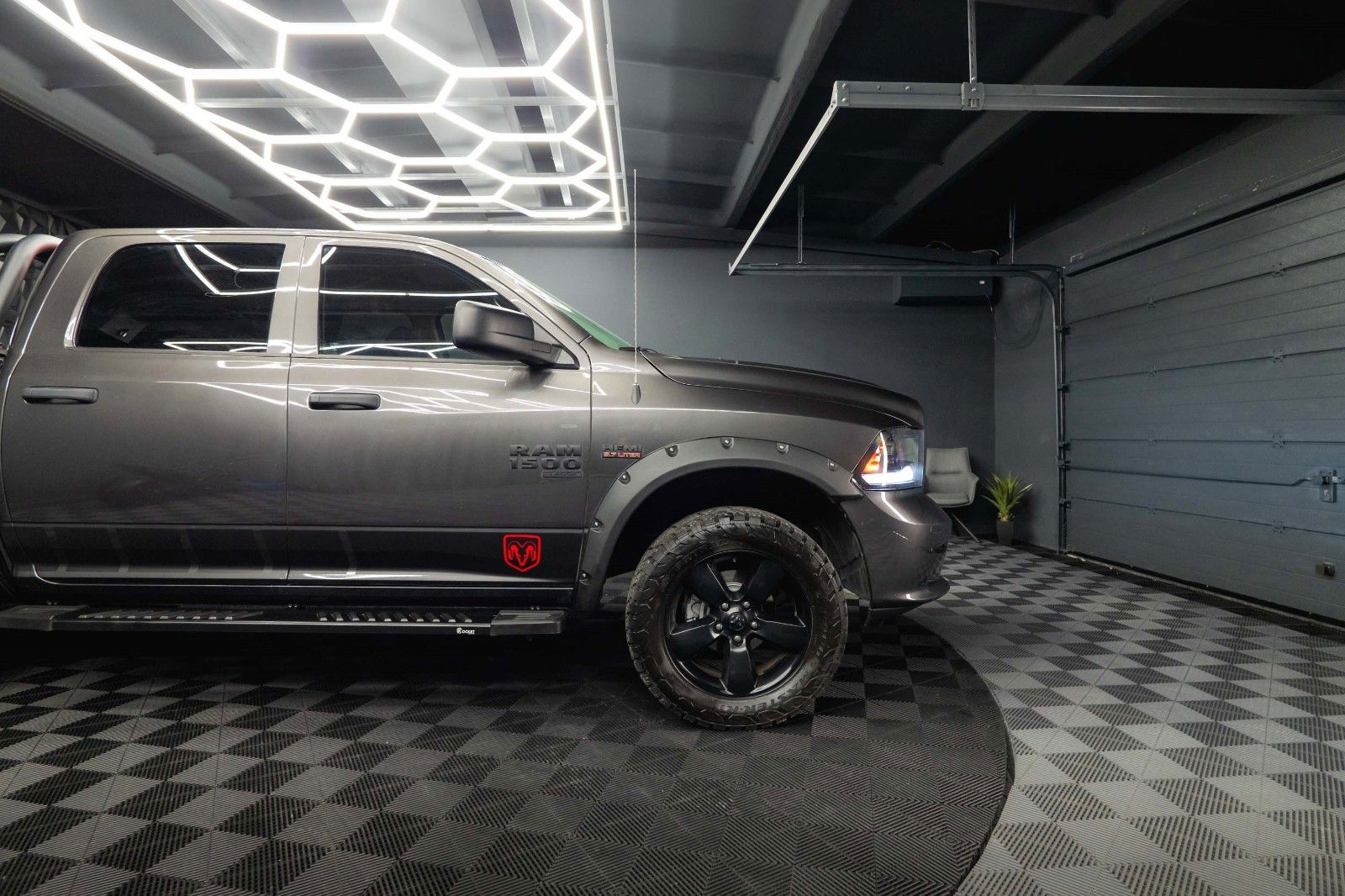 Fahrzeugabbildung Dodge RAM 5.7 V8 HEMI 4x4 OFFROAD Night-Paket *LED*AHK