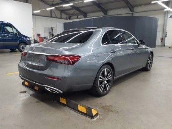 Fahrzeugabbildung Mercedes-Benz E 220d Avantgarde+Distr+Pano+AHK+MultiB+Ambiente