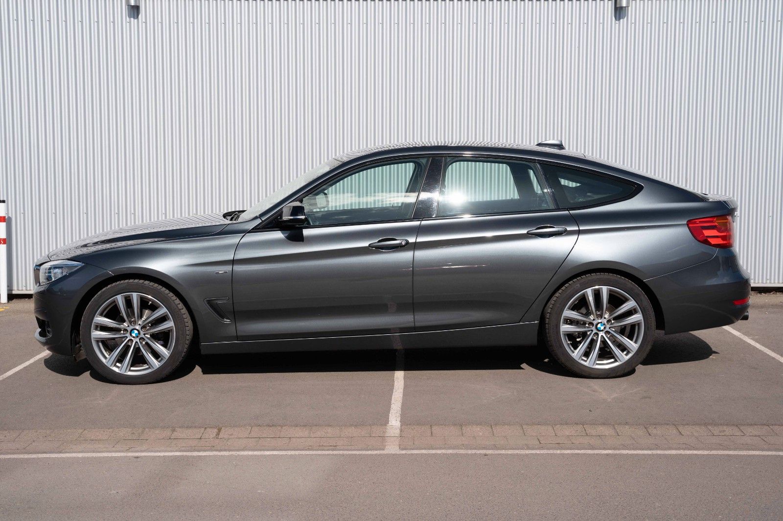 Fahrzeugabbildung BMW 320 D GRAN TURISMO SPORT XENON PANO SHADOW NAVI