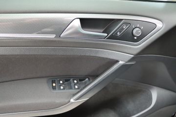 Volkswagen Golf VII Variant Highline R-Line AHK LED SH