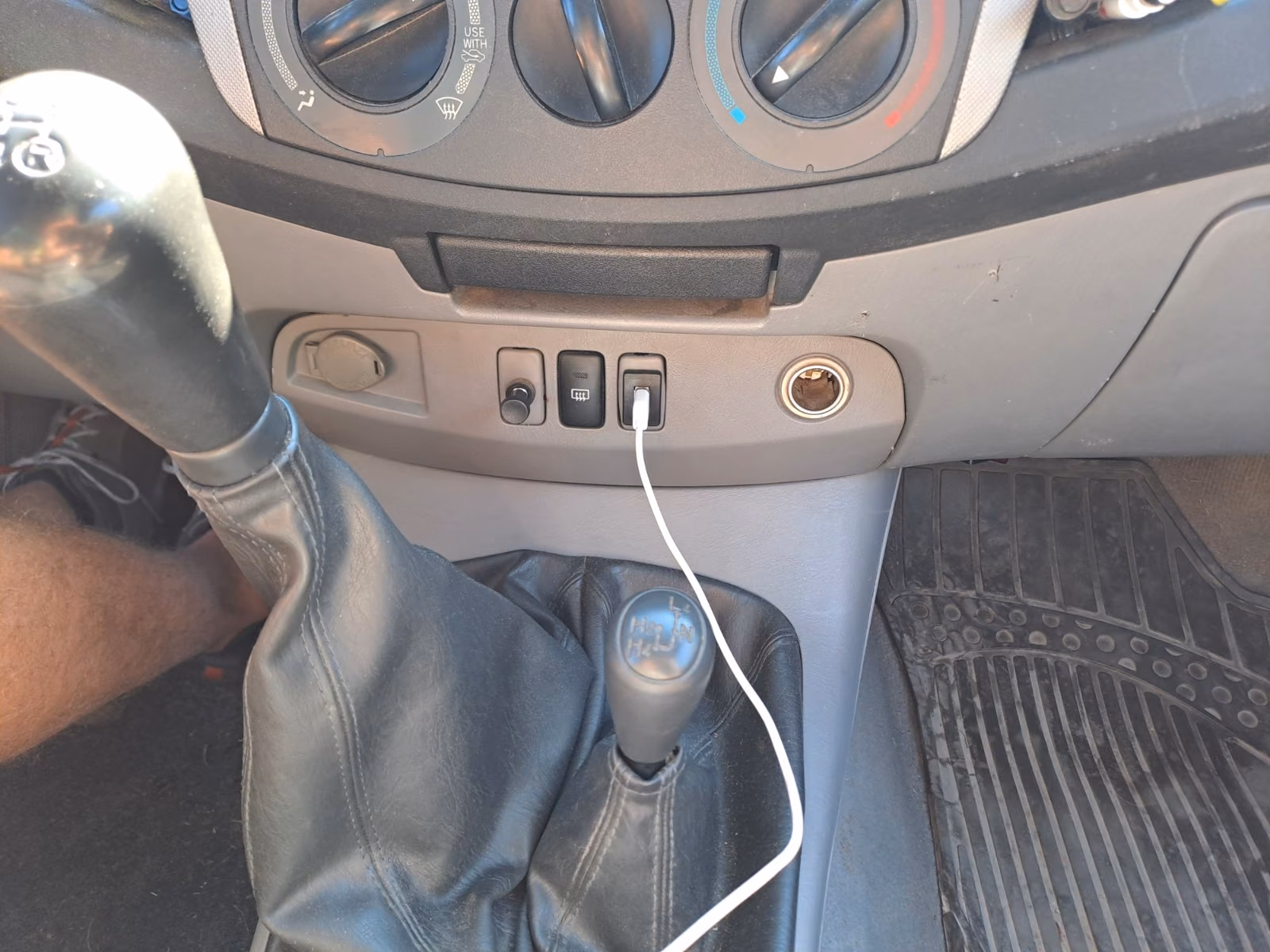 Toyota Hilux 2006 — photo 15