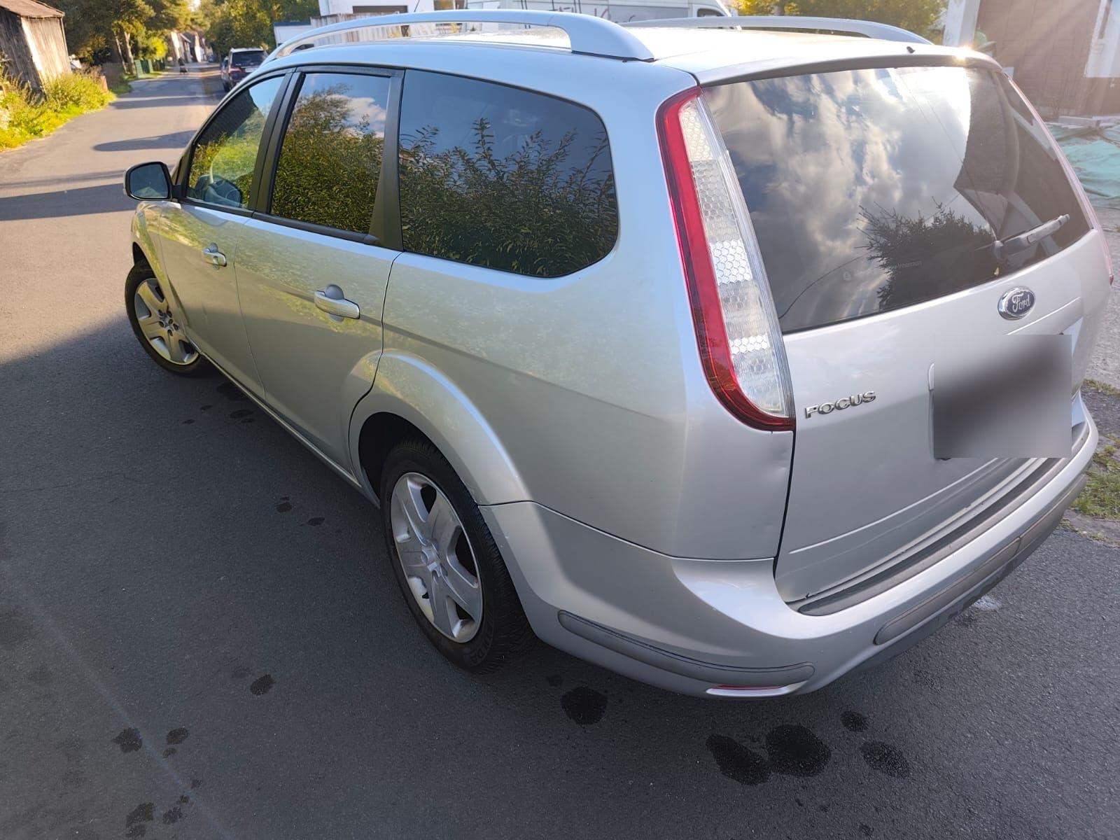 Ford Focus 2009 — interior
