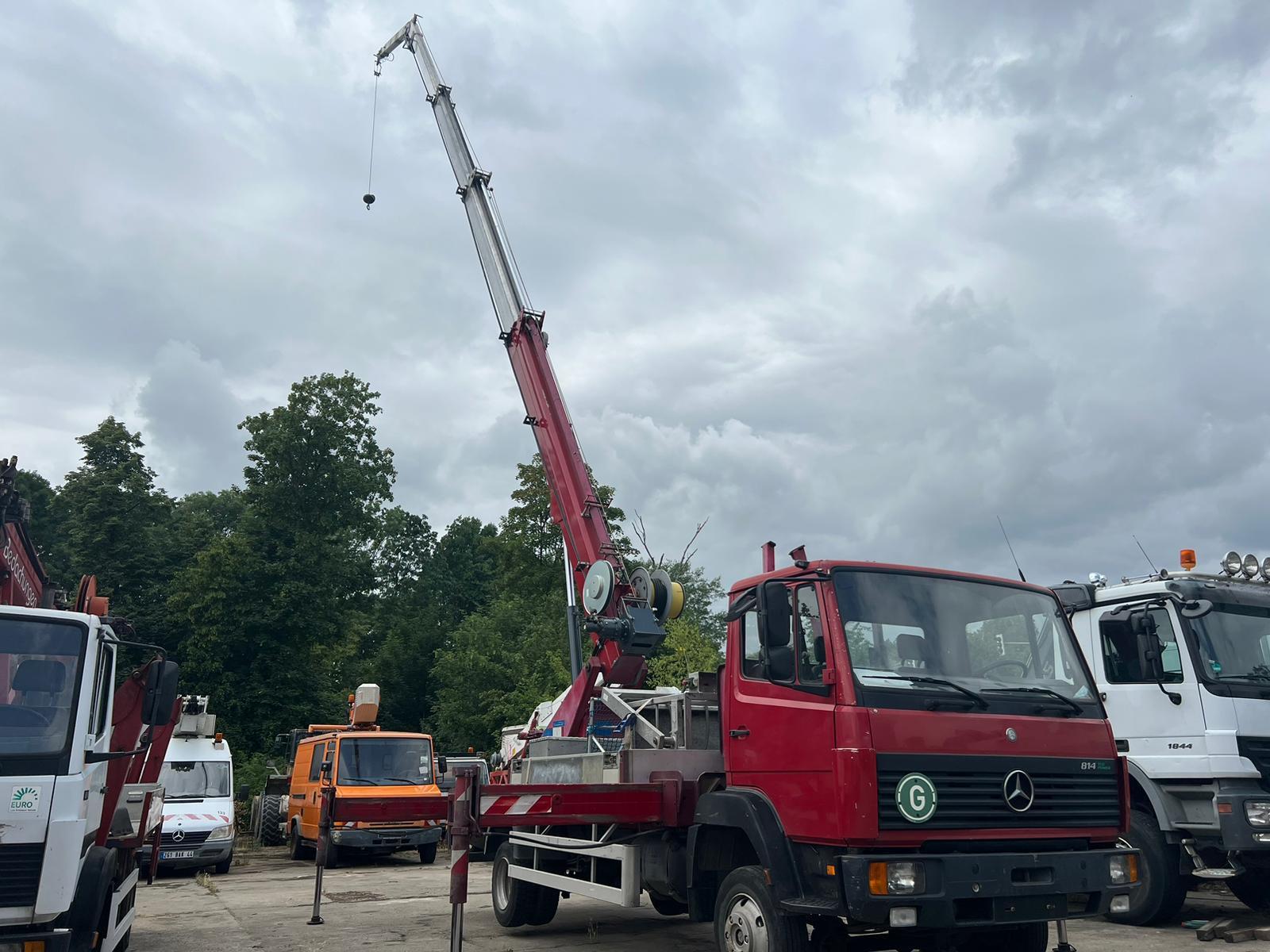 Mercedes-Benz 814 Dachdeckerkran Böcker AK 32/1200*Arbeitskorb