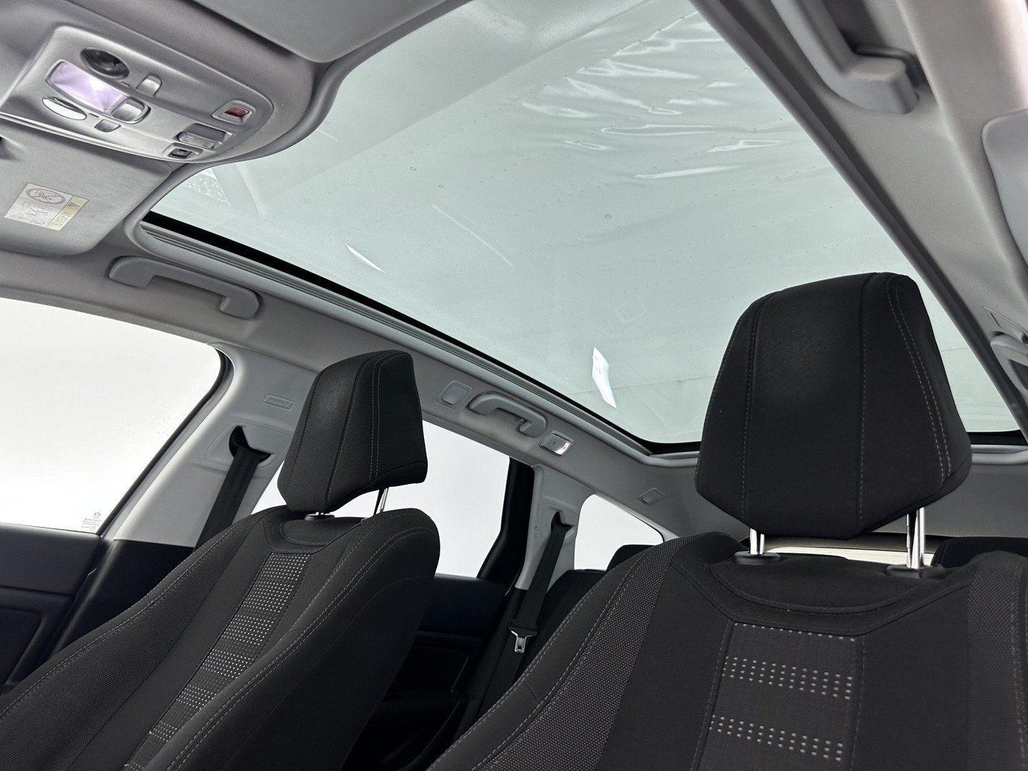 Peugeot 308 2015 — photo 25