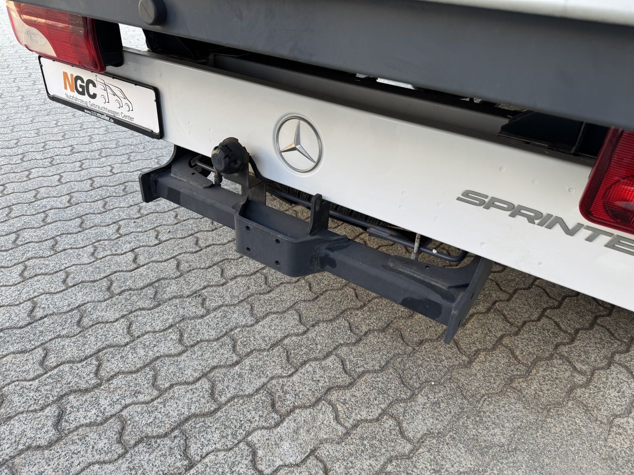 Fahrzeugabbildung Mercedes-Benz Sprinter 215CDI Pritsche Doka komp. Klima*Tempom