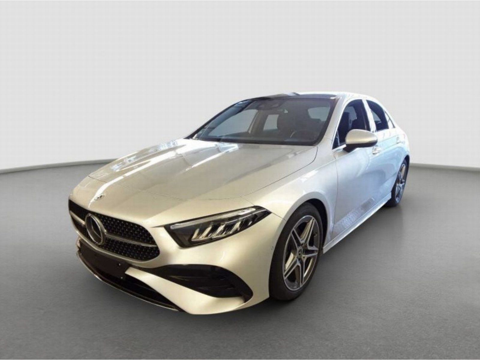 Fahrzeugabbildung Mercedes-Benz A200 Limo AMG Prem DISTR Pano AHK Memo LED KeyGo