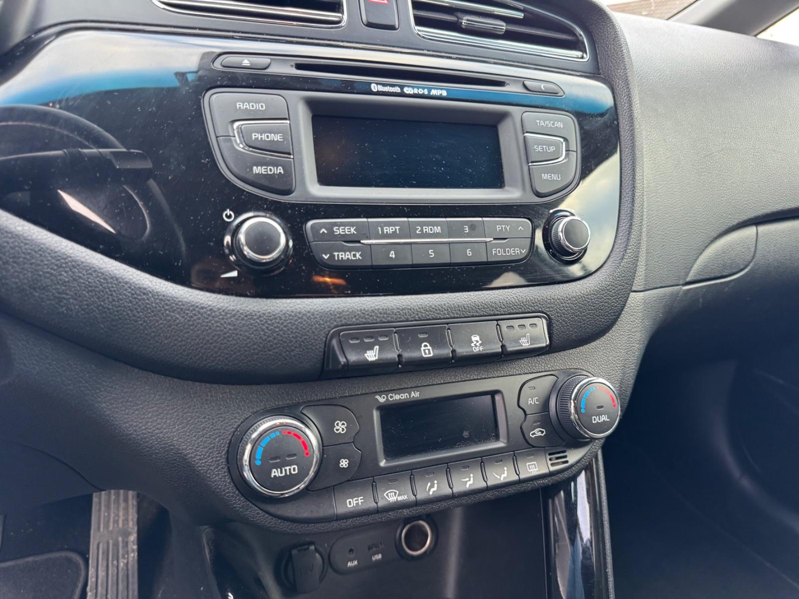 Kia cee'd 2012 — photo 13