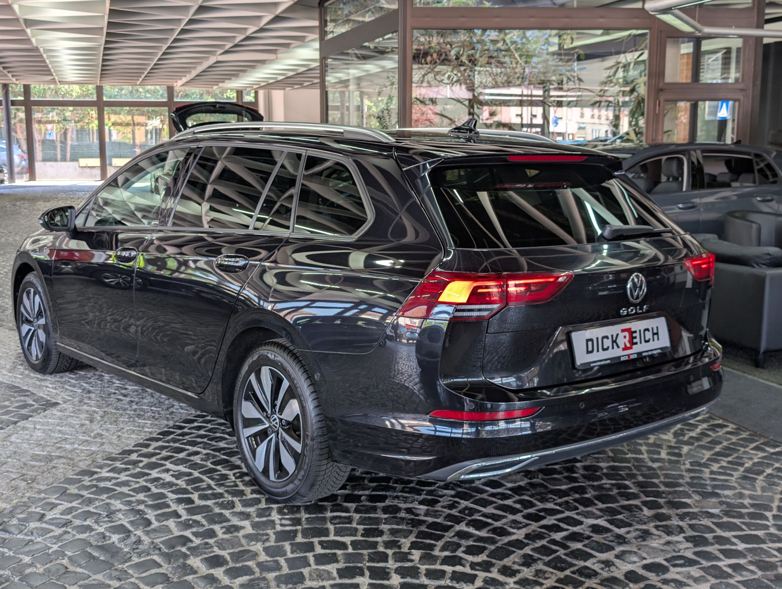 Fahrzeugabbildung Volkswagen Golf Move 1.5 TSI ACC LED SHZ VIRT AMBI APP BHL