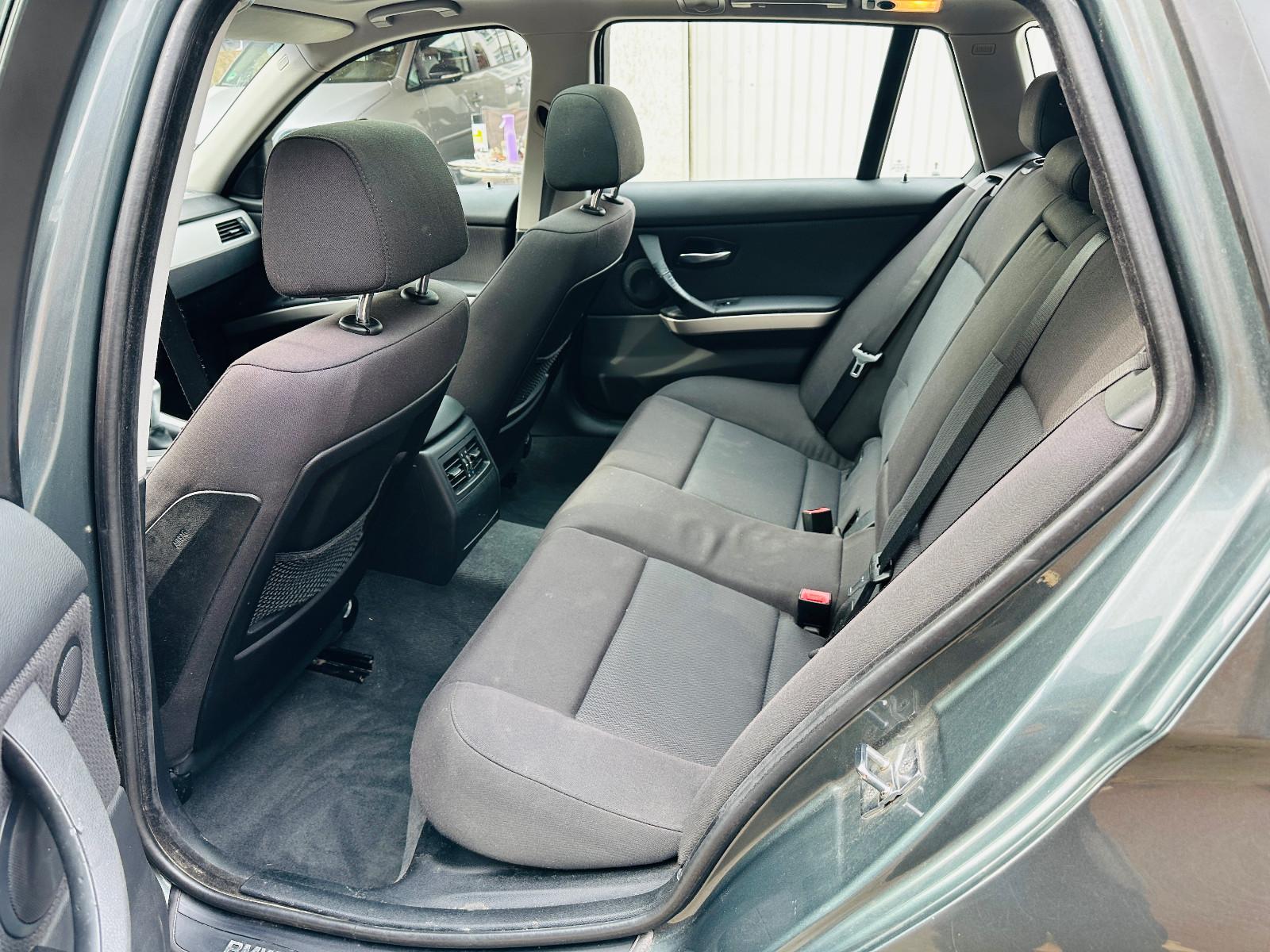 BMW 320 2009 — photo 14