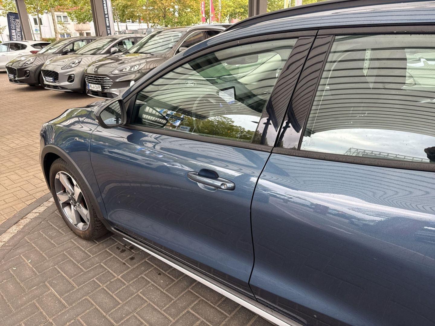 Fahrzeugabbildung Ford Focus Turnier Active Kamera LED NAVI DAB Winterp