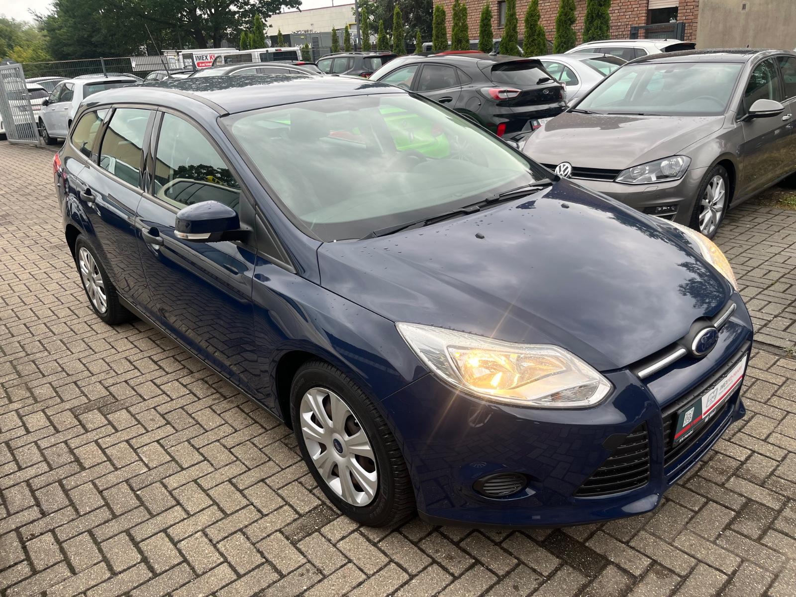 Ford Focus 2014 — interior