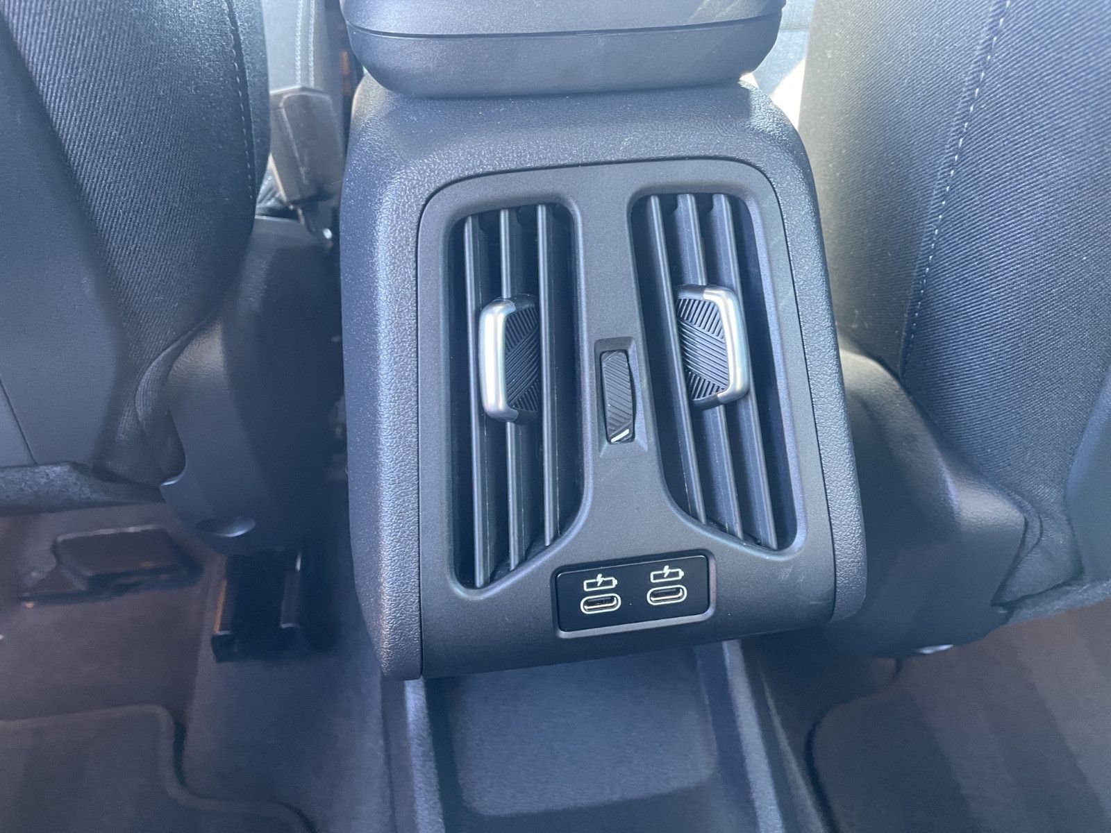 Fahrzeugabbildung BMW X1 23 i xDrive Shadow*Shzg*Pano*Navi*Cam