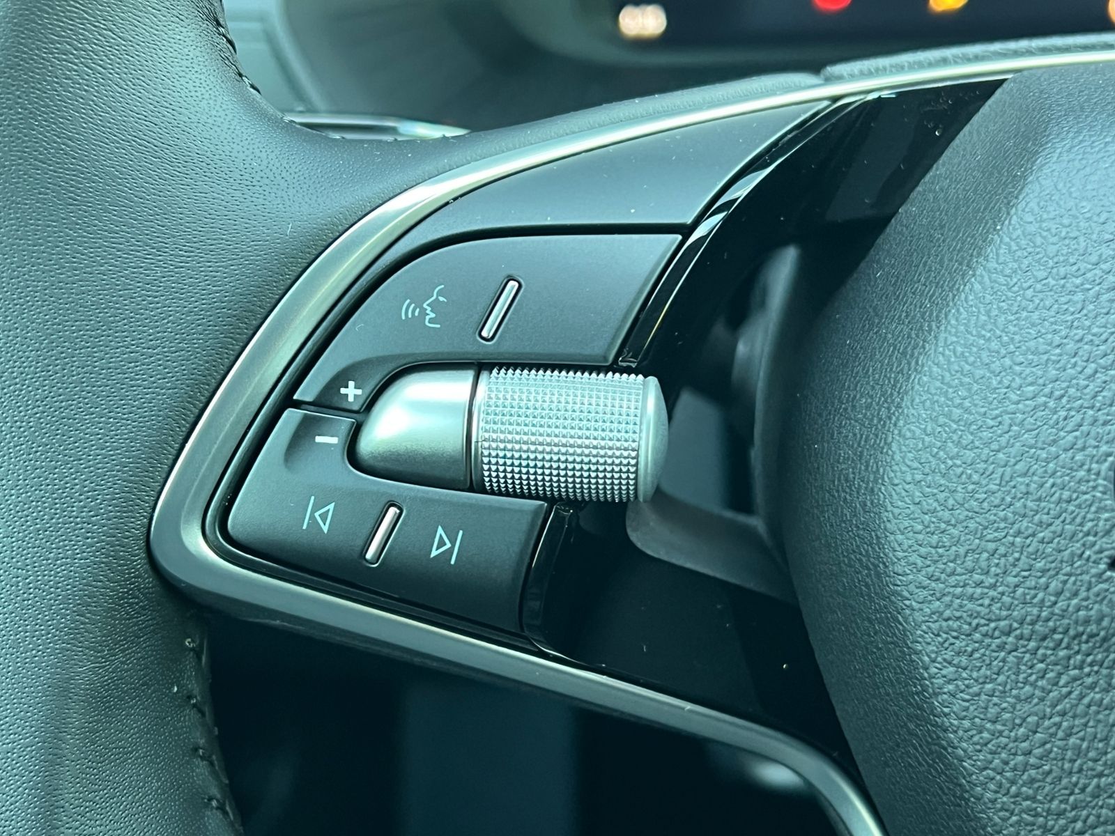 Fahrzeugabbildung SKODA Octavia Combi Essence 2.0 TDI *AHK, LED, SmartLi