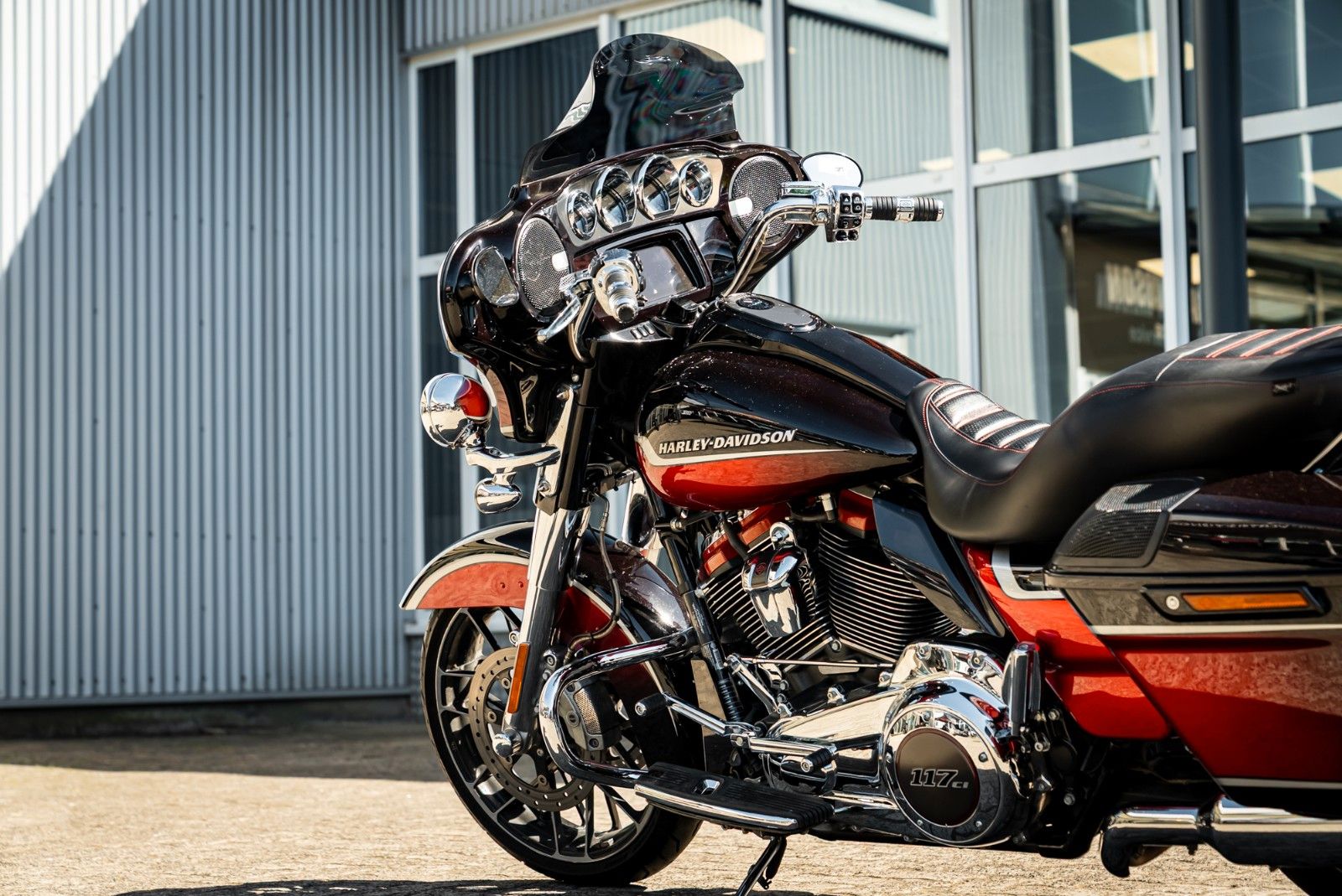 Fahrzeugabbildung Harley-Davidson FLHXSE CVO Street Glide 117 cui - ROCKFORD II