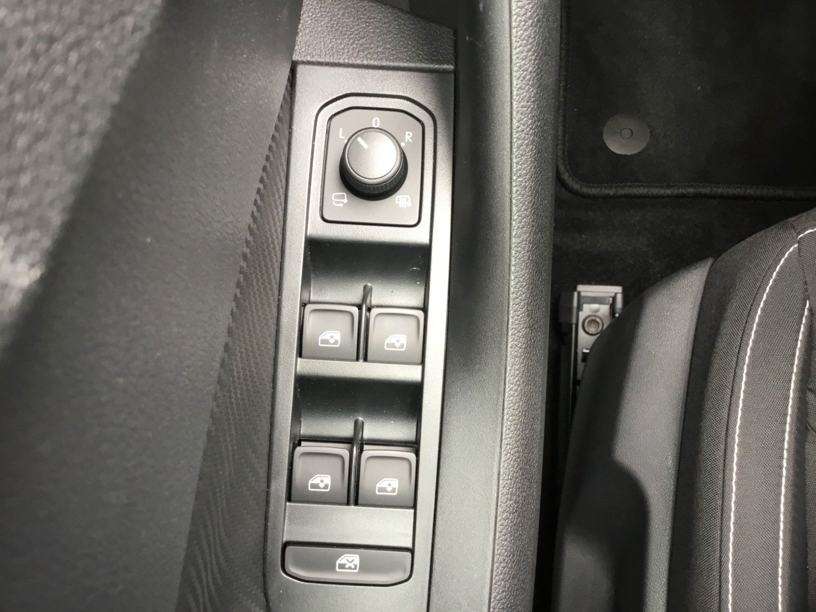 Fahrzeugabbildung SKODA Kamiq 1.5 TSI DSG Monte Carlo+AHK+Navi+Kamera