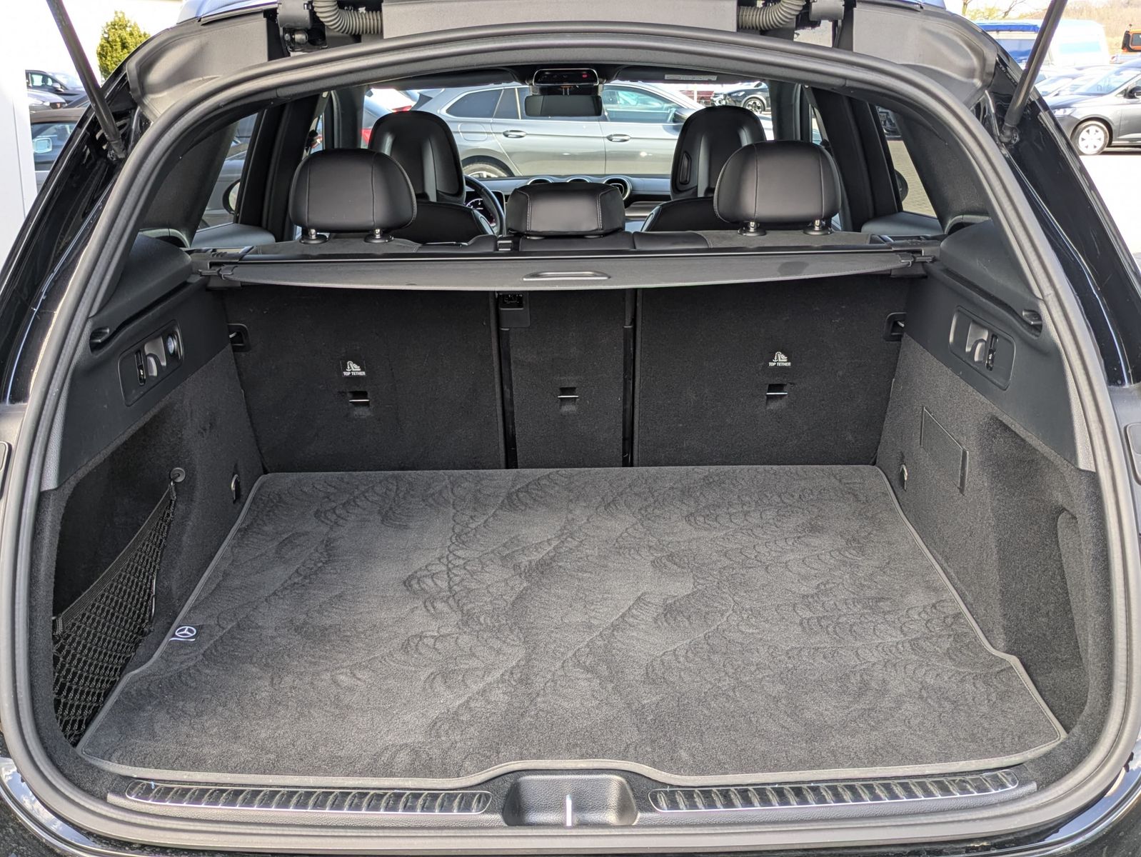 Fahrzeugabbildung Mercedes-Benz GLC 300 d 4M AMG PANO*DIGITAL-LIGHT*ACC*AHK*20"