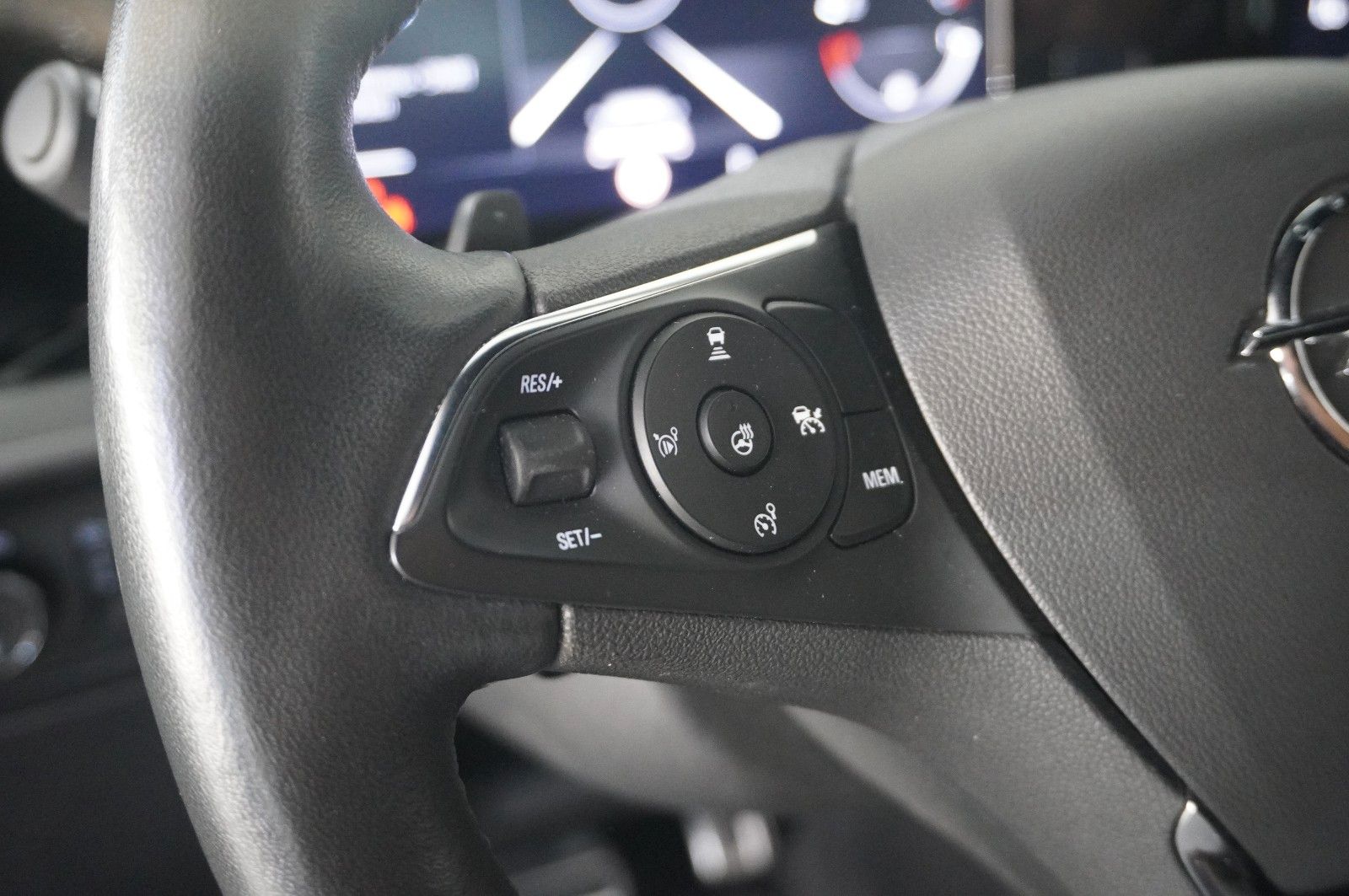 Fahrzeugabbildung Opel Mokka 1.2T ULTIMATE NAVI/LED/KAMERA/SPORT/SH/DAB