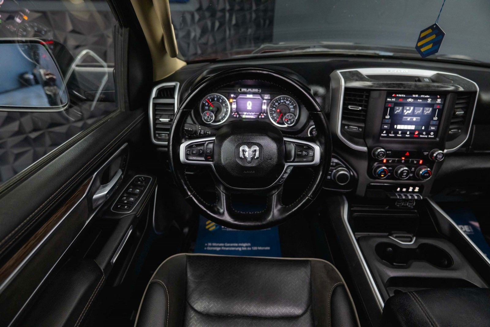 Fahrzeugabbildung Dodge RAM 5.7 V8 HEMI 4x4 NIGHT LARAMIE *Unfallfrei*