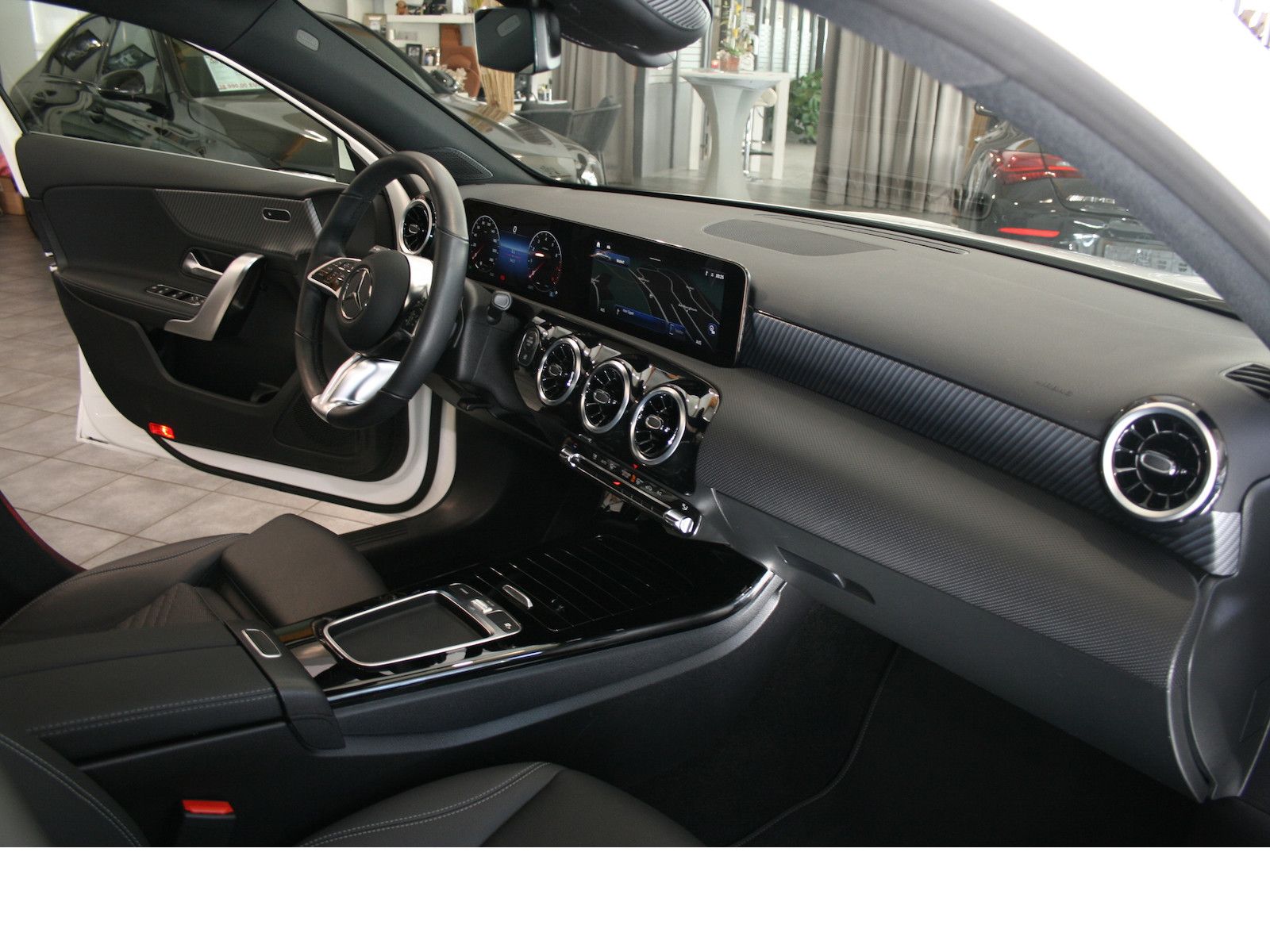 Fahrzeugabbildung Mercedes-Benz A 180 Progres. Line Advanced *Pano-Dach*Winter-P