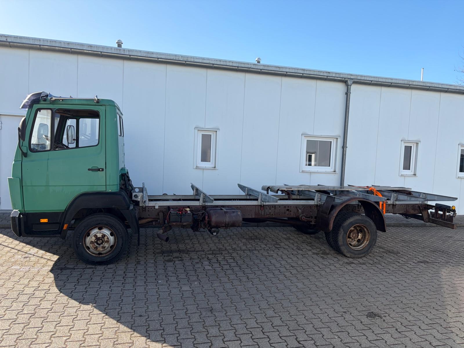 Mercedes-Benz 814, 6-Zylinder Fahrgestell