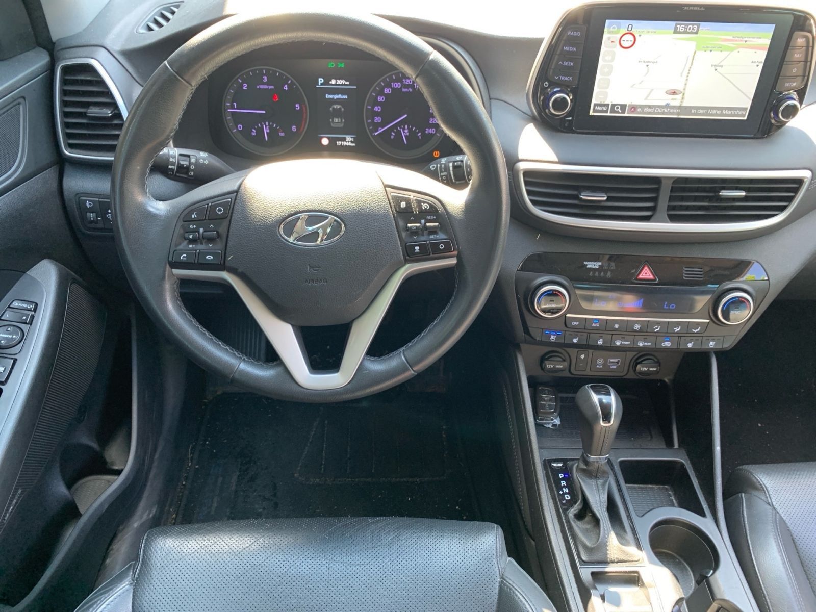 Fahrzeugabbildung Hyundai TUCSON 2.0 CRDi 8-AT Mild Hybrid Premium 4WD Exp