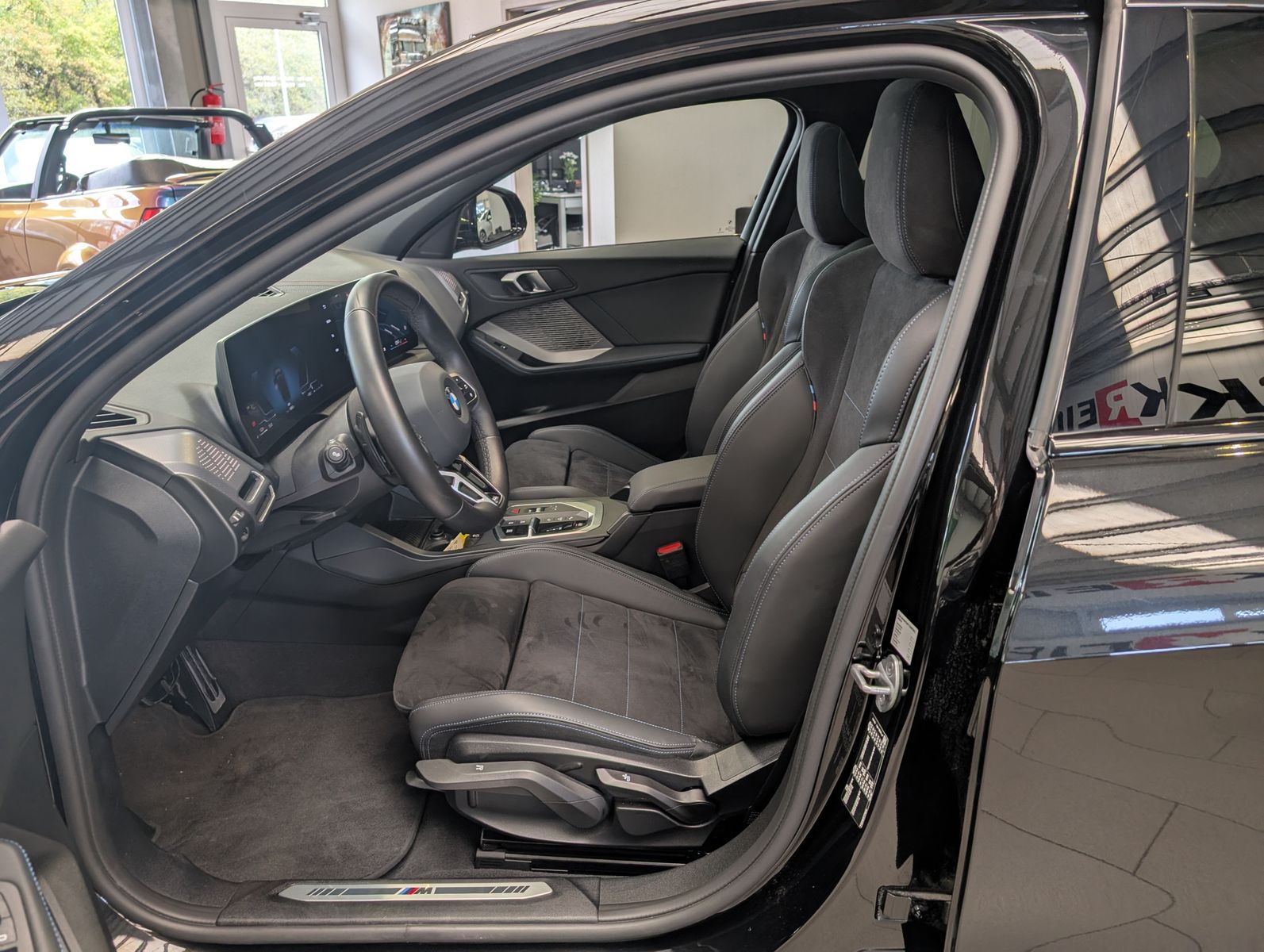 Fahrzeugabbildung BMW 118 d M-Sport Premium Ad-LED Cam Pano Alcan 18"