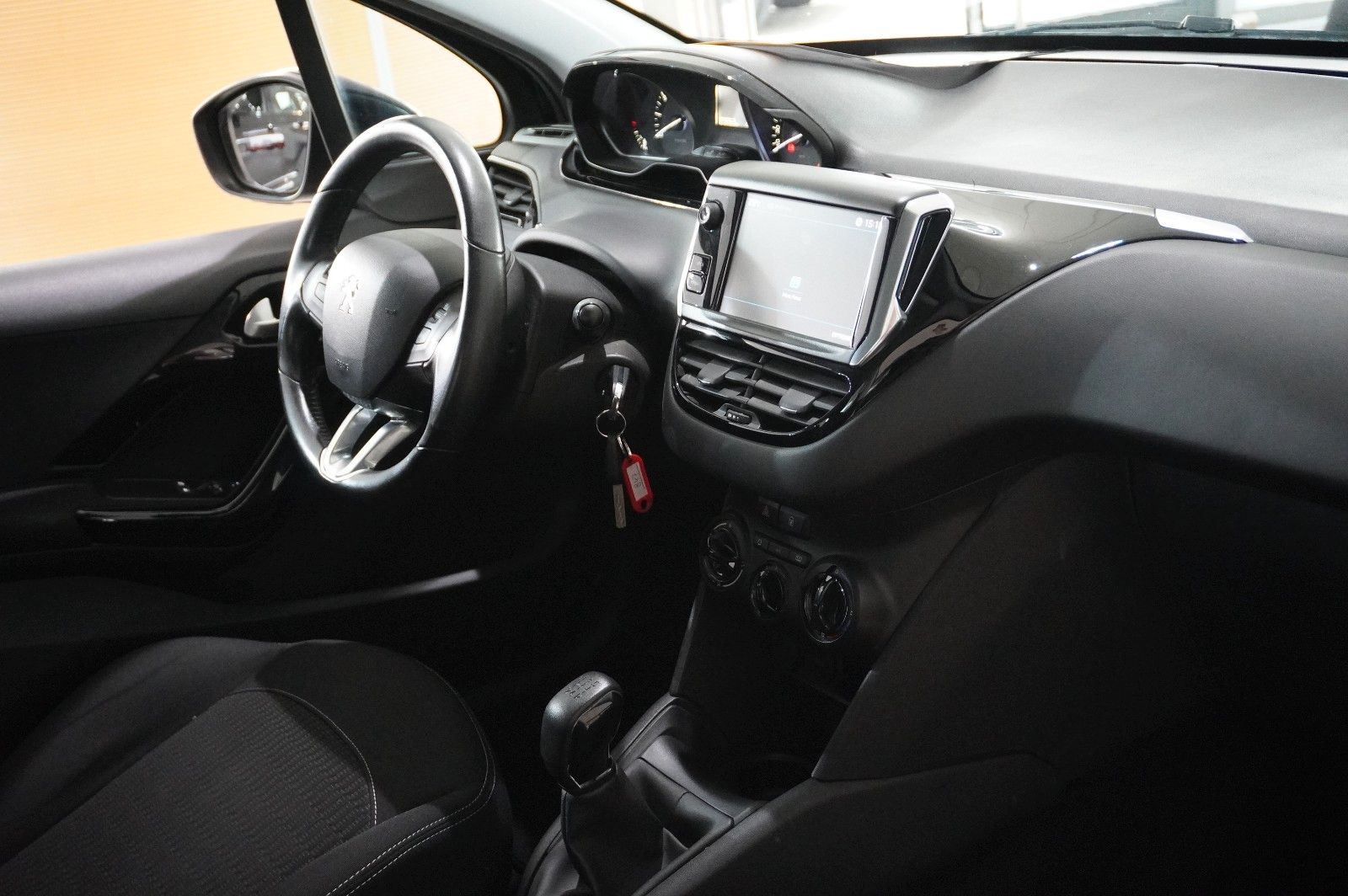 Fahrzeugabbildung Peugeot 208 LIM. 1.2 ACTIVE NAVI/LED/KLIMA/SHZ/PDC/TEMP