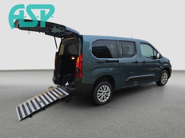 Fahrzeugabbildung Fiat Doblò 4 Kombi XL Rollstuhlgerecht Rollstuhlrampe