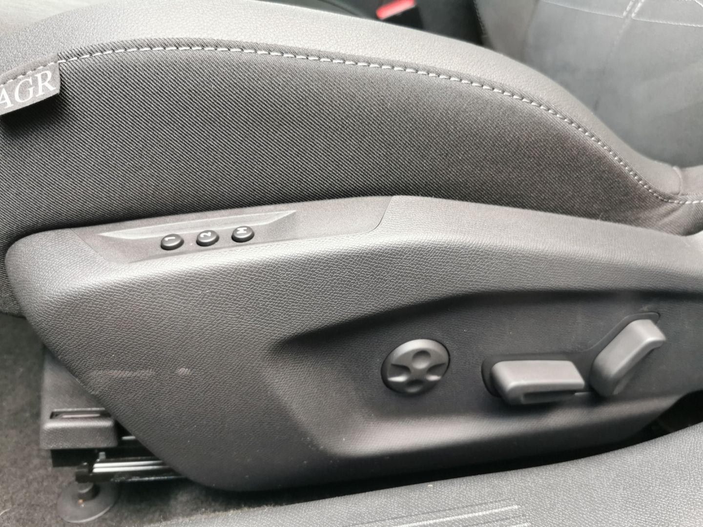 Fahrzeugabbildung Opel Astra Ultimate HUD Panorama Navi Memory Sitz SHZ