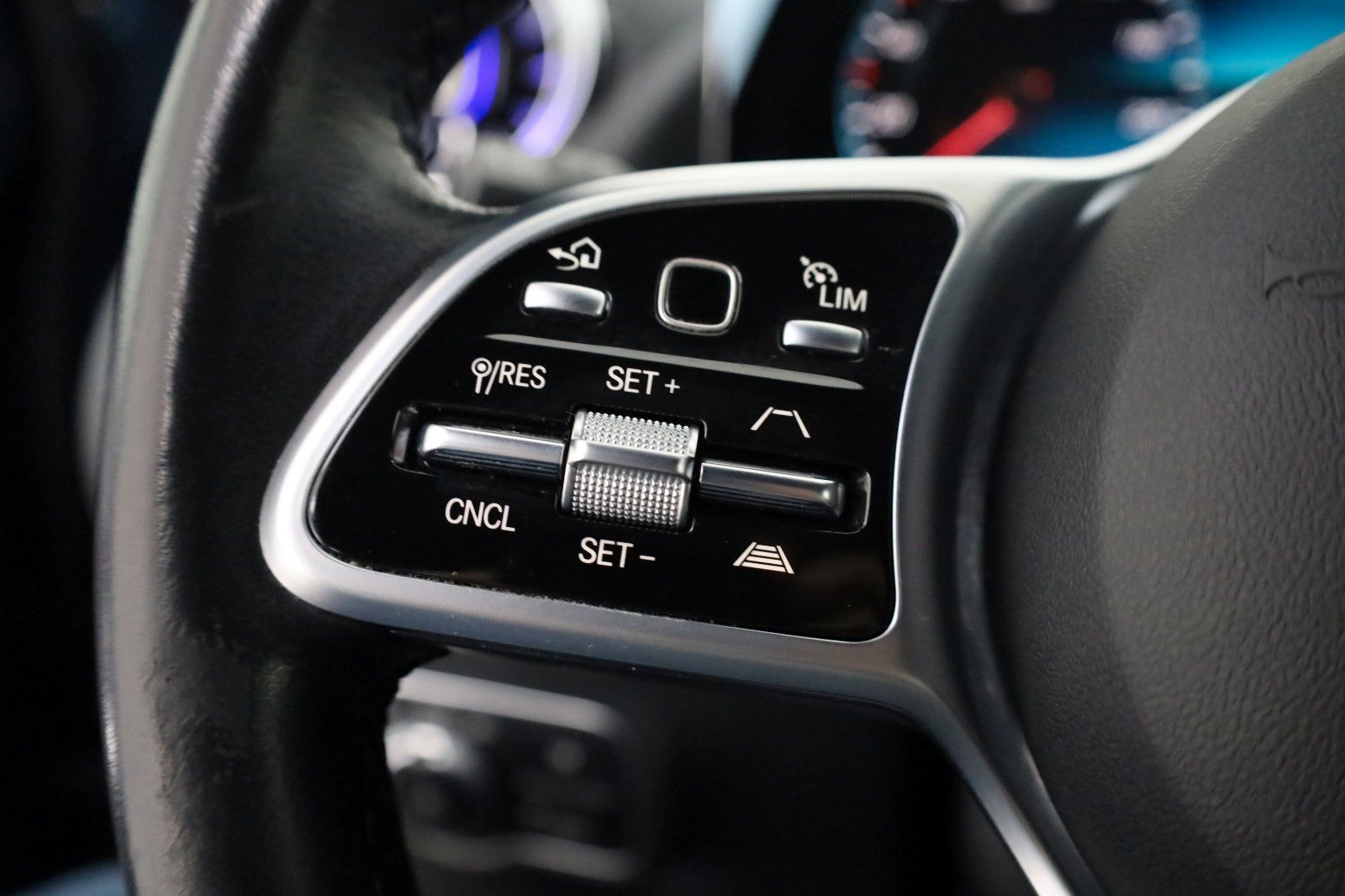 Fahrzeugabbildung Mercedes-Benz GLA 200d Style, 4Matic,NAVI,LED,T.Leder,Pano