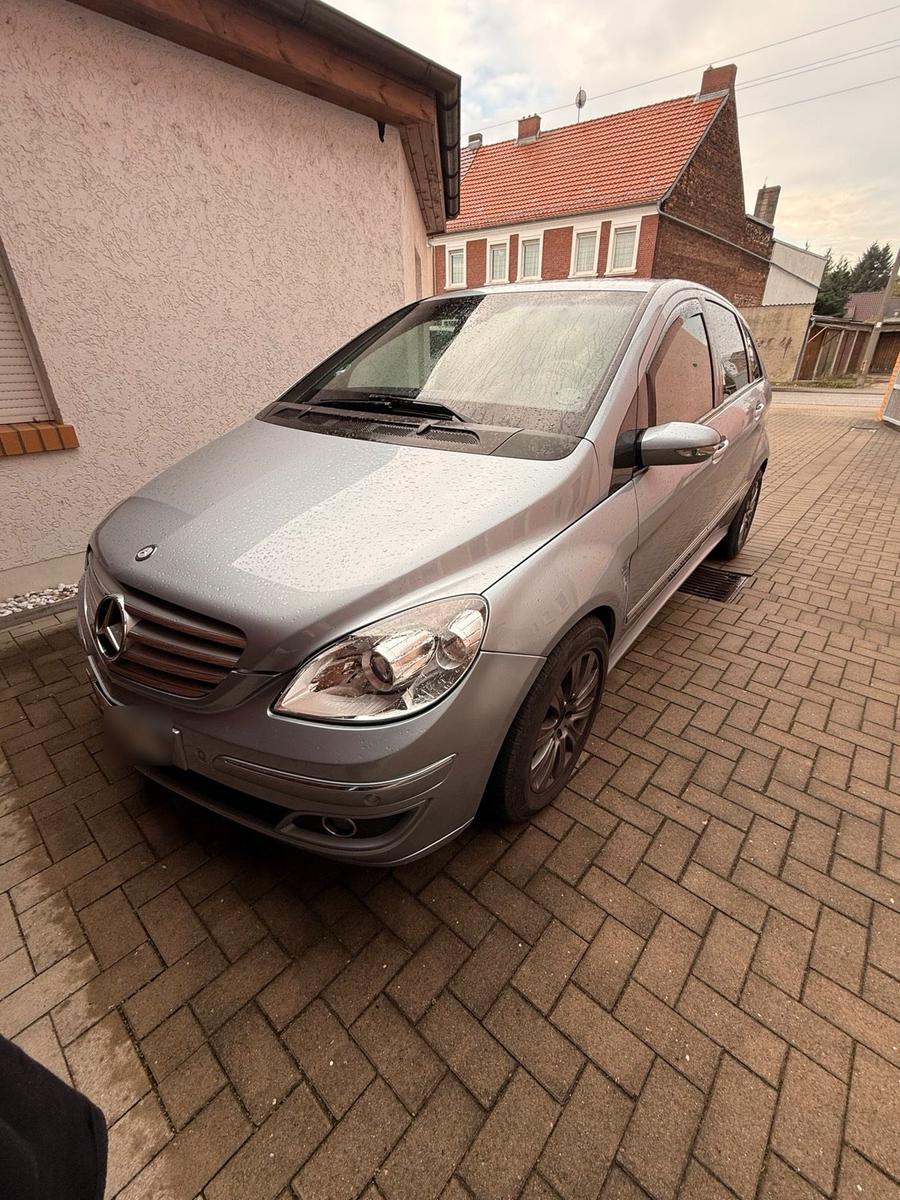 Mercedes-Benz B 200
