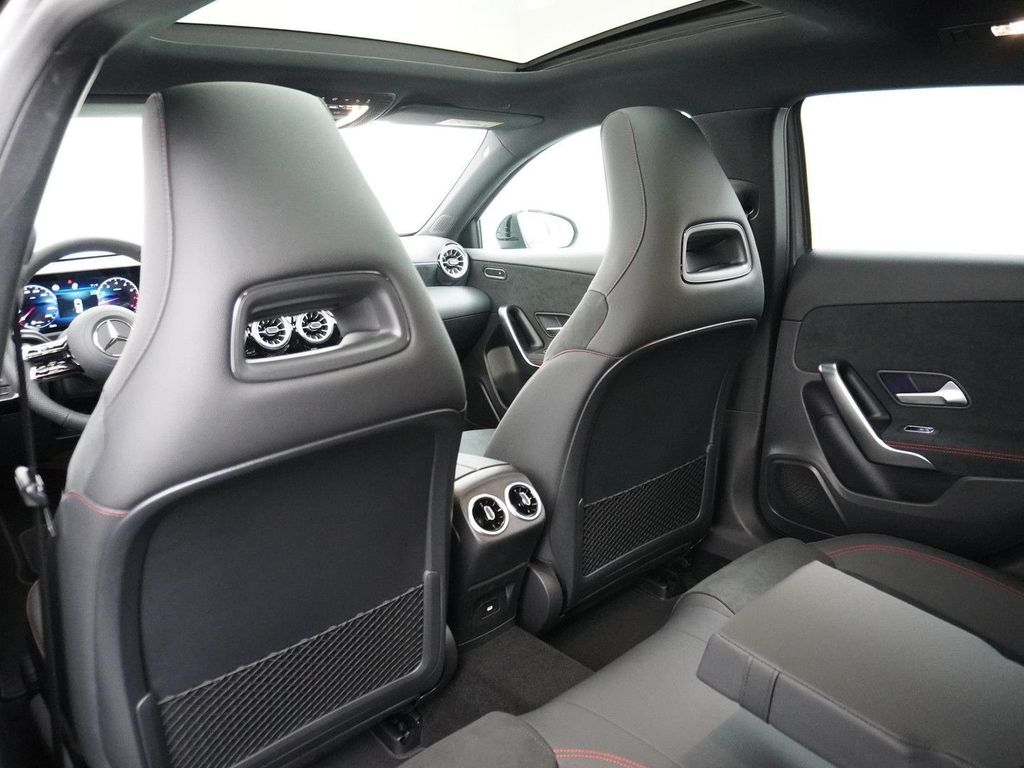 Mercedes-Benz A 180 Star Edition AMG Line | Panorama - Schiebe